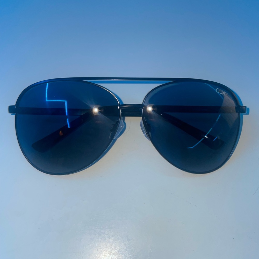 Quay Sunglasses - Picture 2 of 4